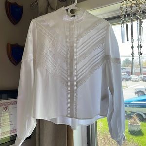 NWOT, ICONE white blouse, size L, lovely, crisp summer-wear 🐝🥰🦋🌷